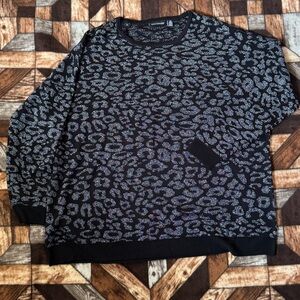 Nina Leonard Women's Black and Silver Leopard Sweater